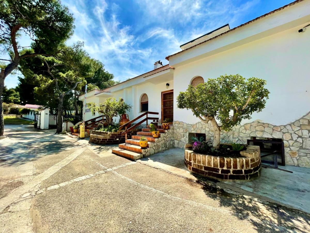 Residence M3 Peschici Bagian luar foto